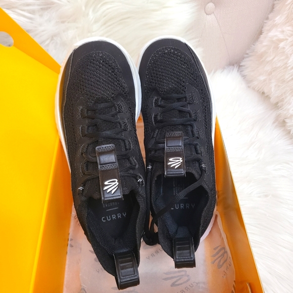 Under Armour shoes - Picture 4 of 4